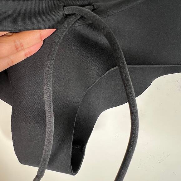 SKIMS rubberized scuba bikini set - Picture 11 of 15